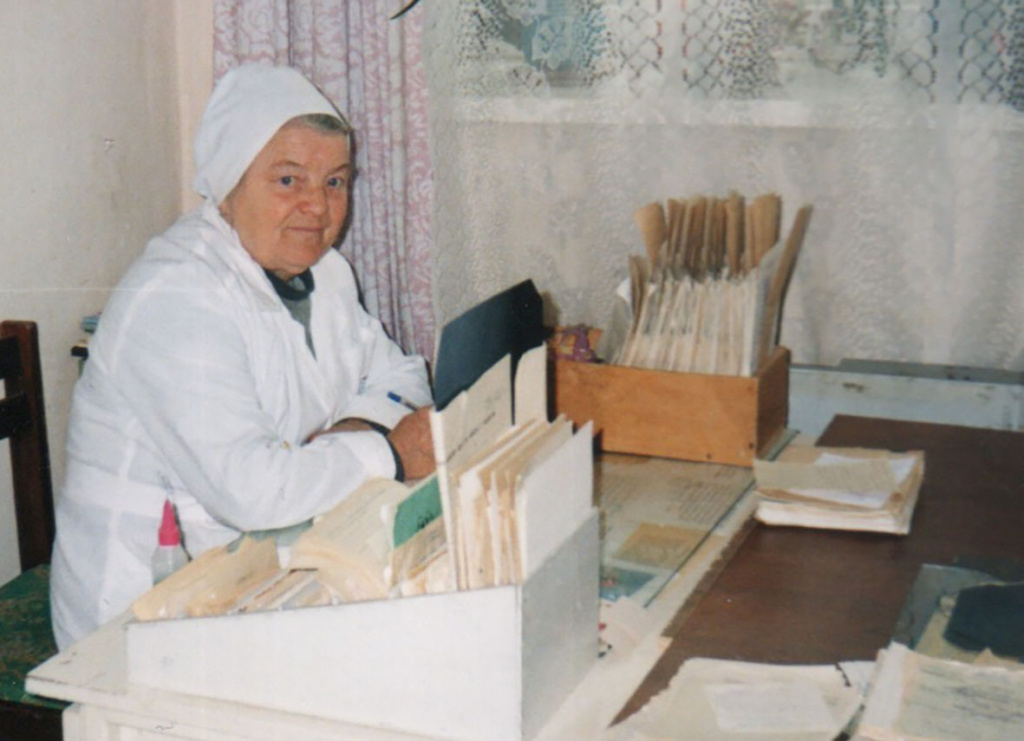 Нина Ковальчук в годы работы в районной больнице..jpg