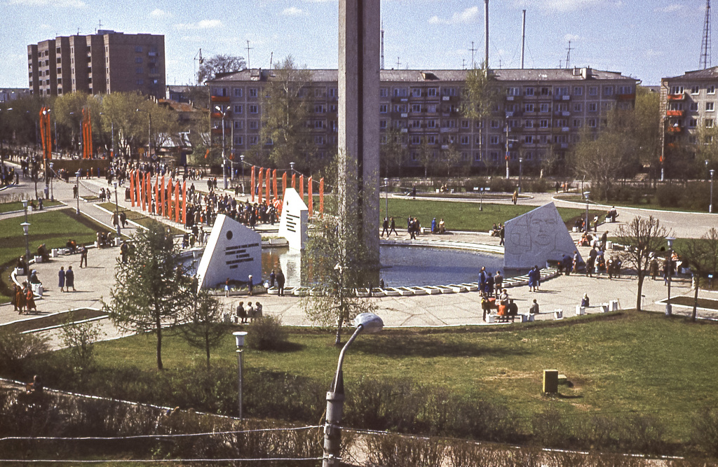 3_Площадь Победы_9мая1985.jpg