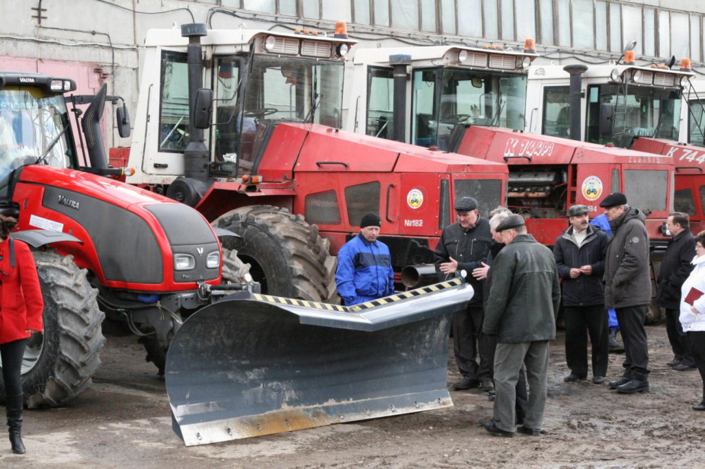 Подготовка техники в Калужской МТС.jpg