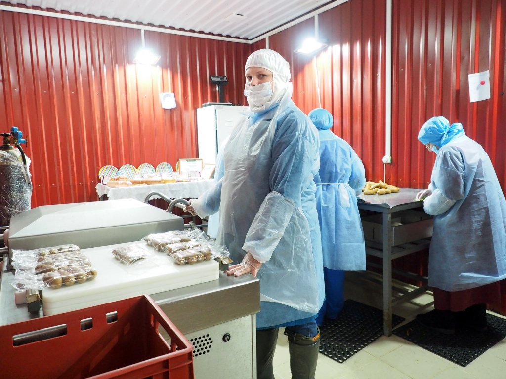 На производстве в колбасном цехе.jpg На производстве в колбасном цехе.jpg