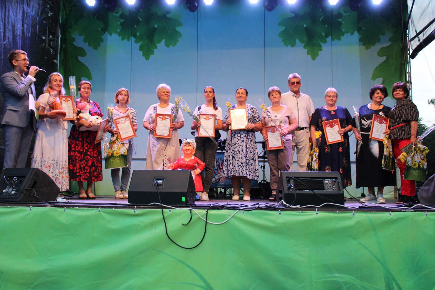 Награждение победителей и призеров конкурса на самую благоустроенную придомовую территорию в поселке Ферзиково.JPG