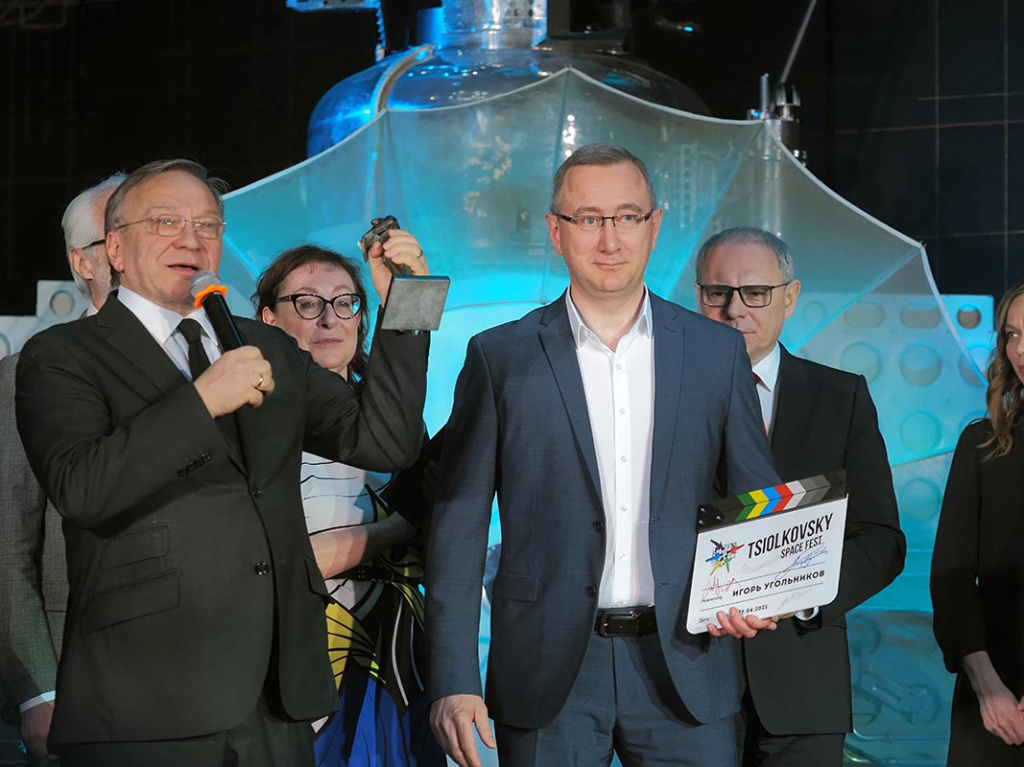 шапша и хлопушка_1.jpg шапша и хлопушка_1.jpg