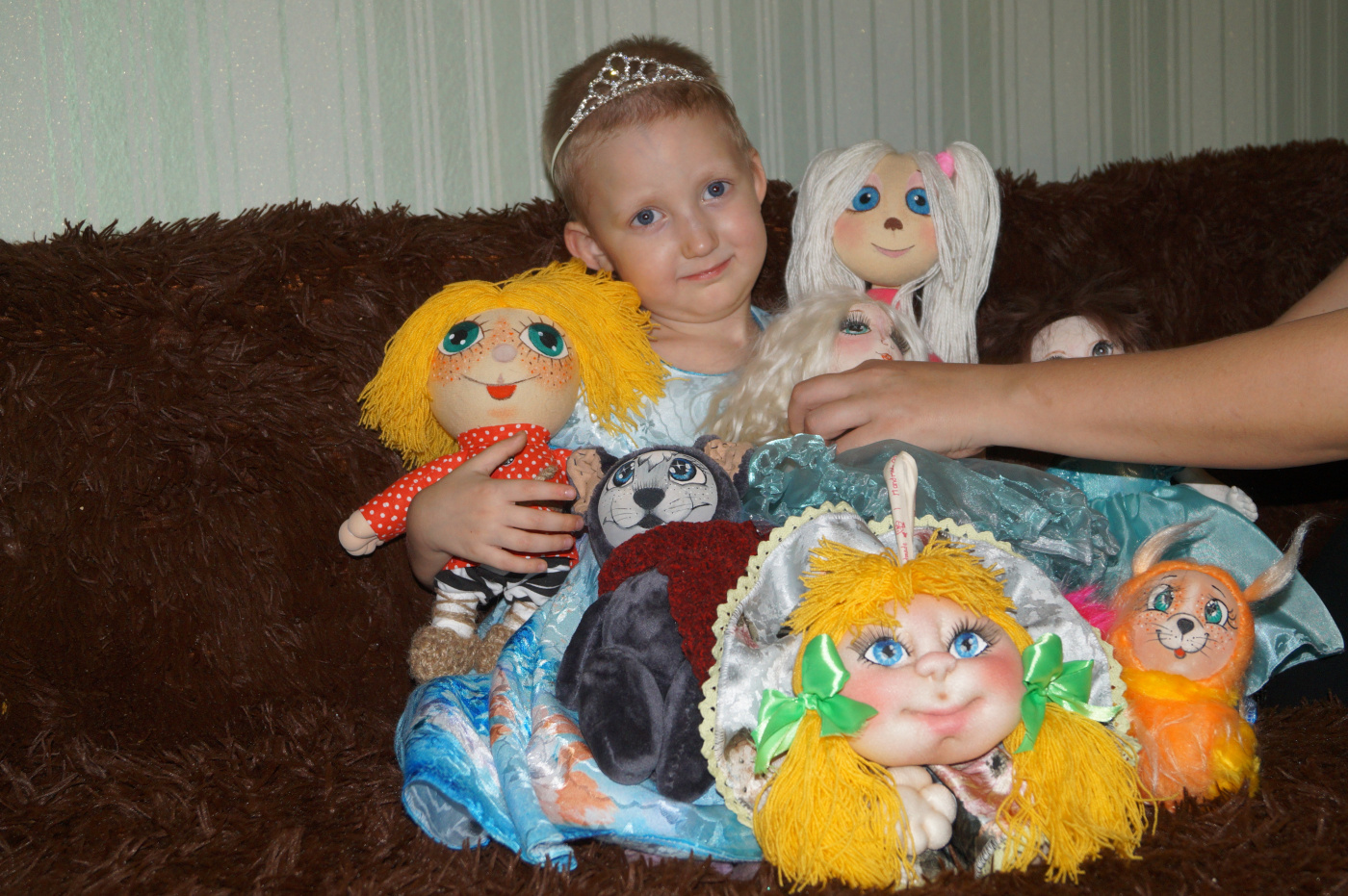 С мамиными куклами (фото из архива автора)..JPG