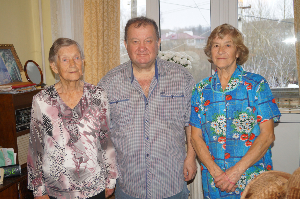 Даеличева с сыном и сестрой..JPG