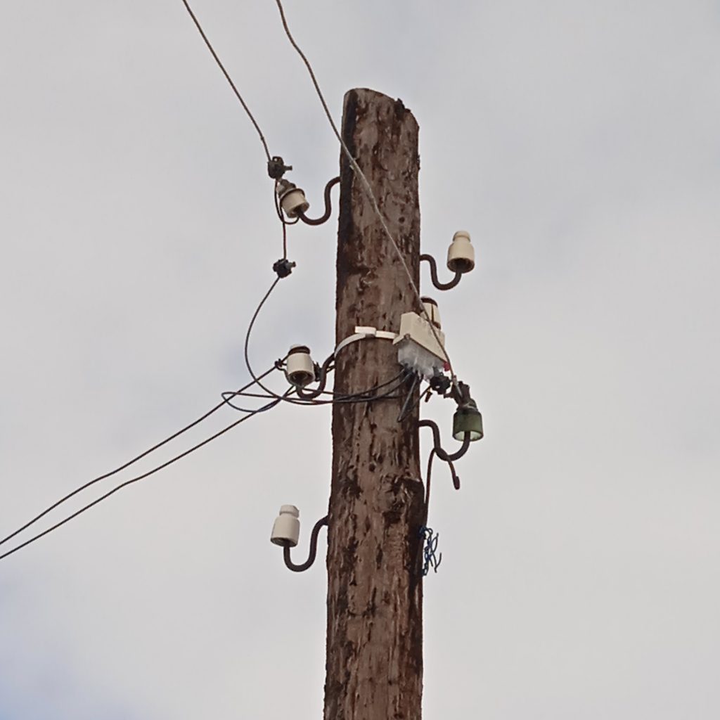 Стол без фонаря в Ягодном переулке.jpg