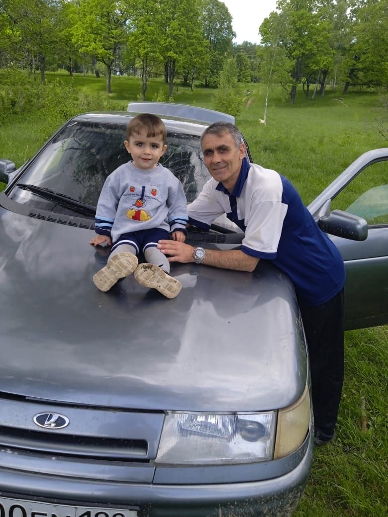 Александр Панов с младшим сыном.jpg