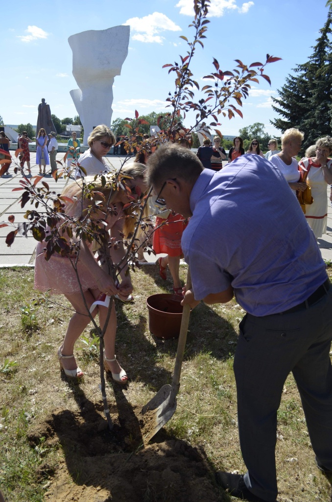 сад памяти деревня стрелковка.jpg