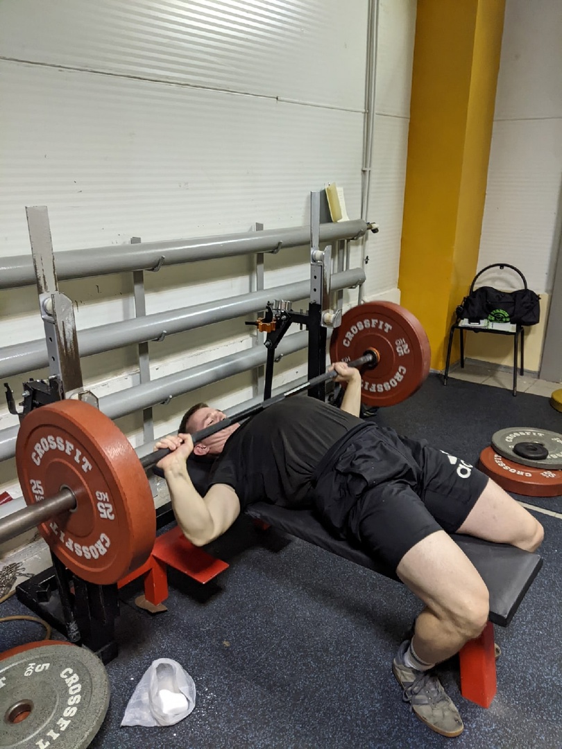 Молодой спортсмен на тренировке.jpg