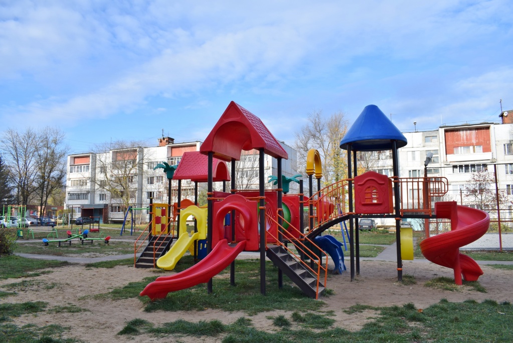 Детский городок двор Цветаевой.JPG