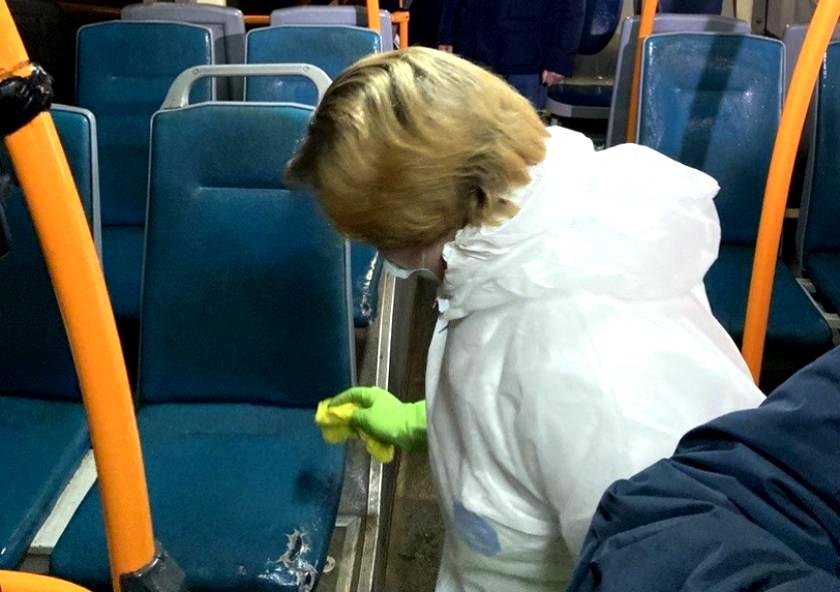 Дезинфекция в калужском троллейбусе.jpg