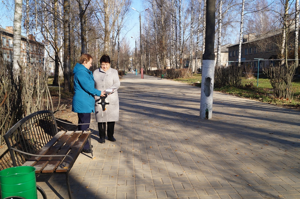 Аллея в Новослободске по Комфортной среде.jpg