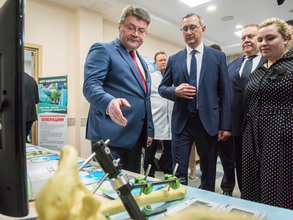 Выставка минздрава с Шапшой.jpg