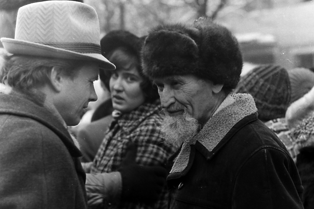 1976_На демонстрации_Карпов_Февралев.jpg