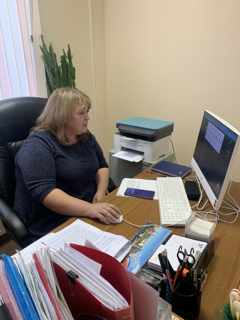 Маргарита Тарасова в обновленном кабинете юридических консультаций.JPG