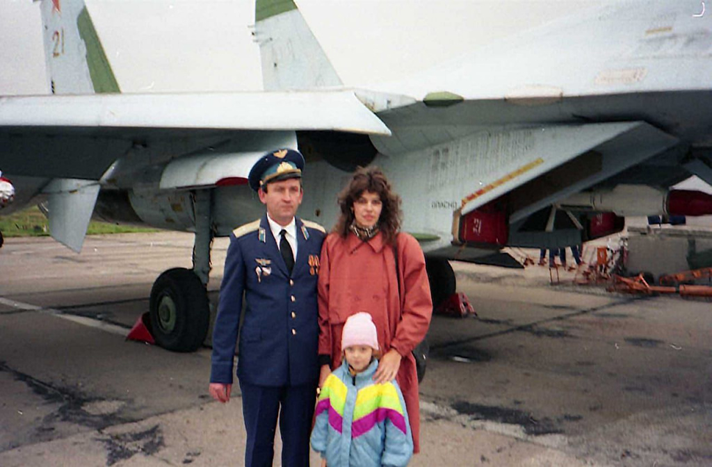 Летчик вместе с семьей.jpg