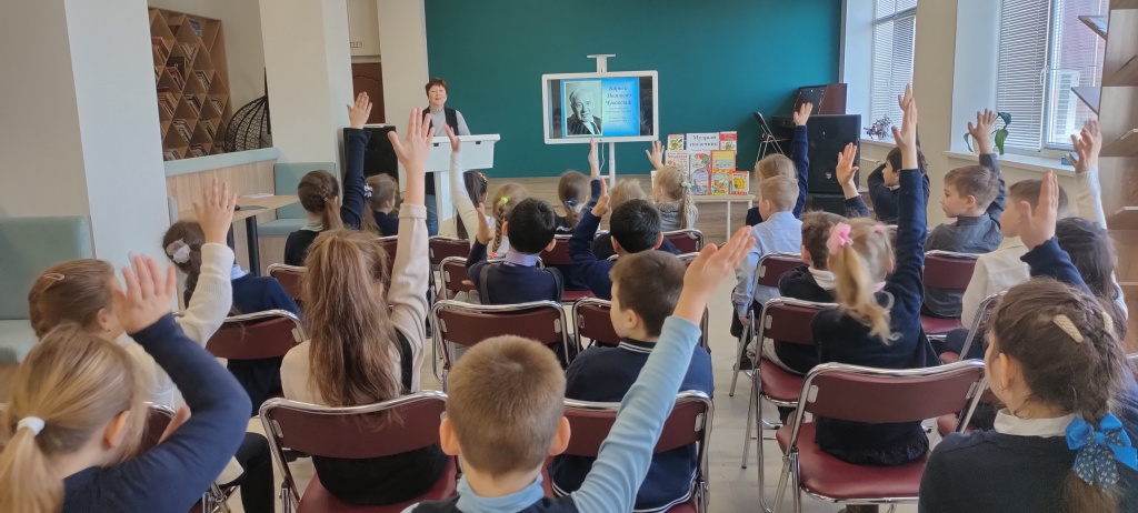 Центральная детская библиотека провела с детьми литературное путешествие.jpg