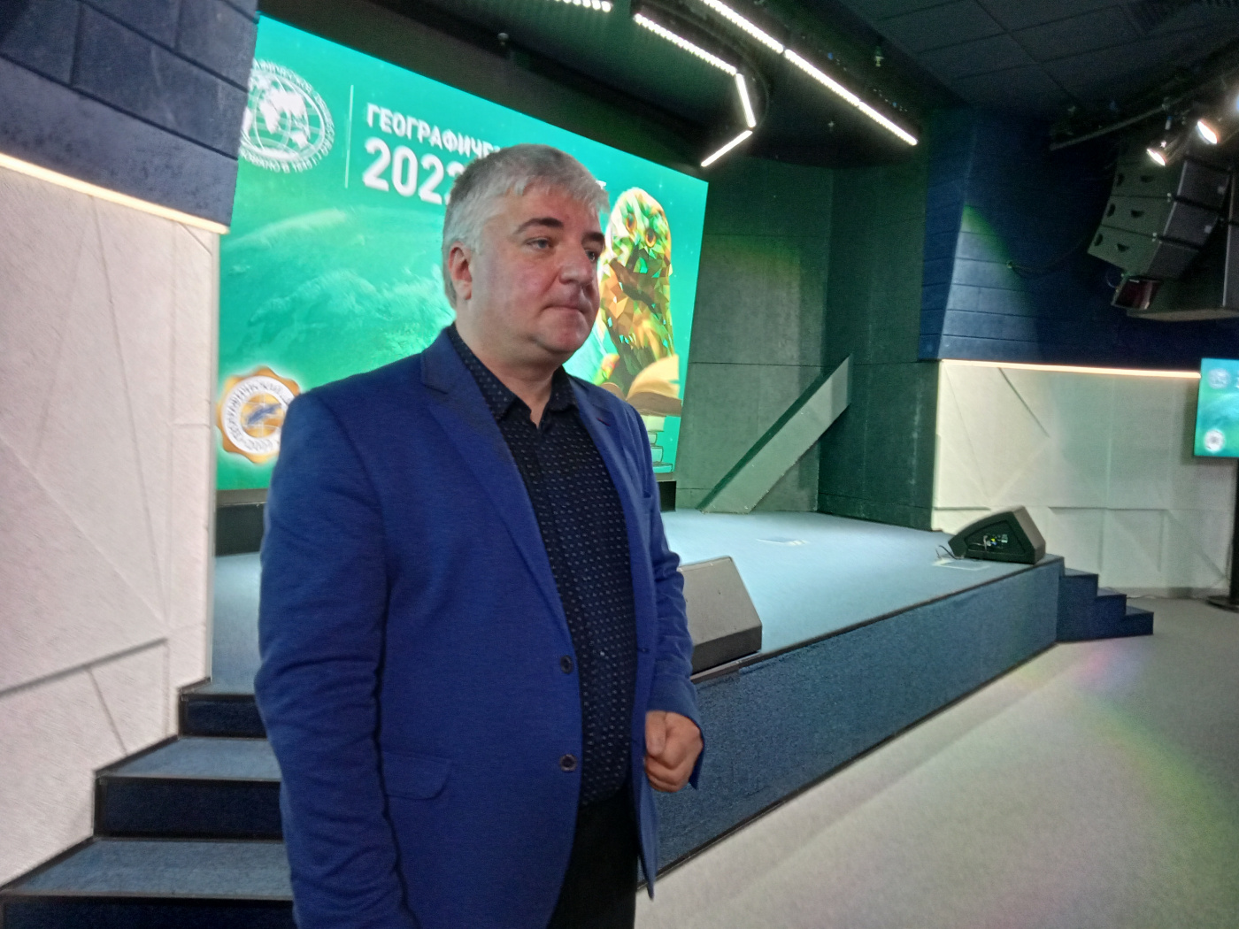 виталий Меленчук вел диктант в музее.jpg