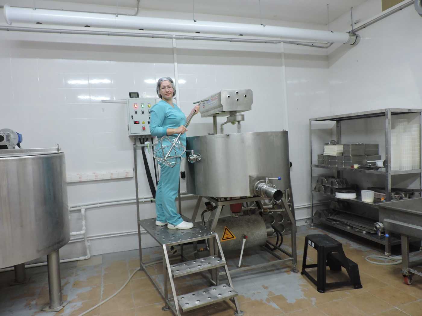 Татьяна Свиридова - младший технолог сырного производства (1).jpg