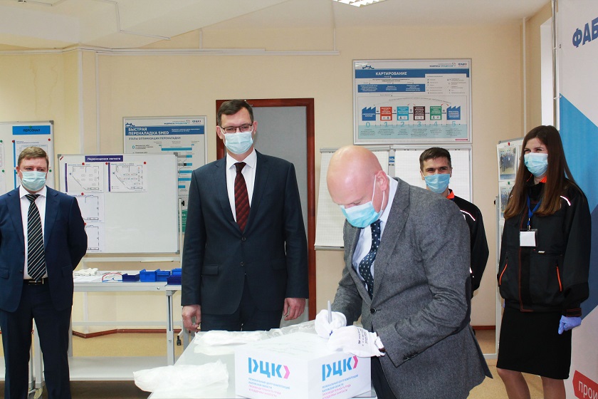 Заместитель Губернатора Калужской области Владимир Попов пожелал участникам Фабрики процессов успехов и новых достижений.jpg Заместитель Губернатора Калужской области Владимир Попов пожелал участникам Фабрики процессов успехов и новых достижений.jpg