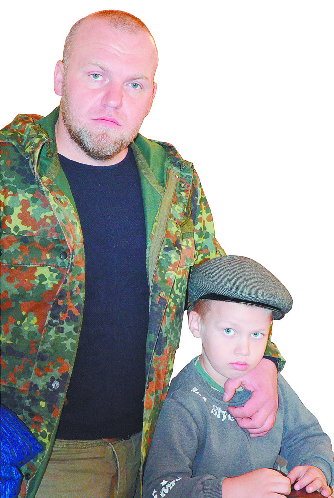 Григорий Кузнецов с сыном Иваном.jpg