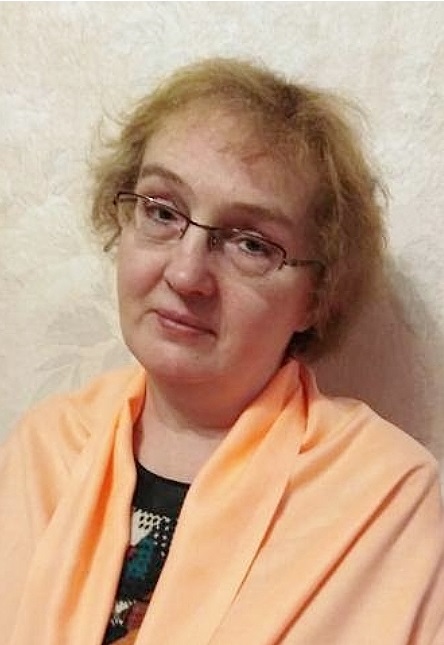 Галина Обыдёнкина, восстанавливающая храм.jpg