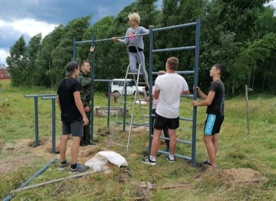 своими силами порставили площадку.jpg