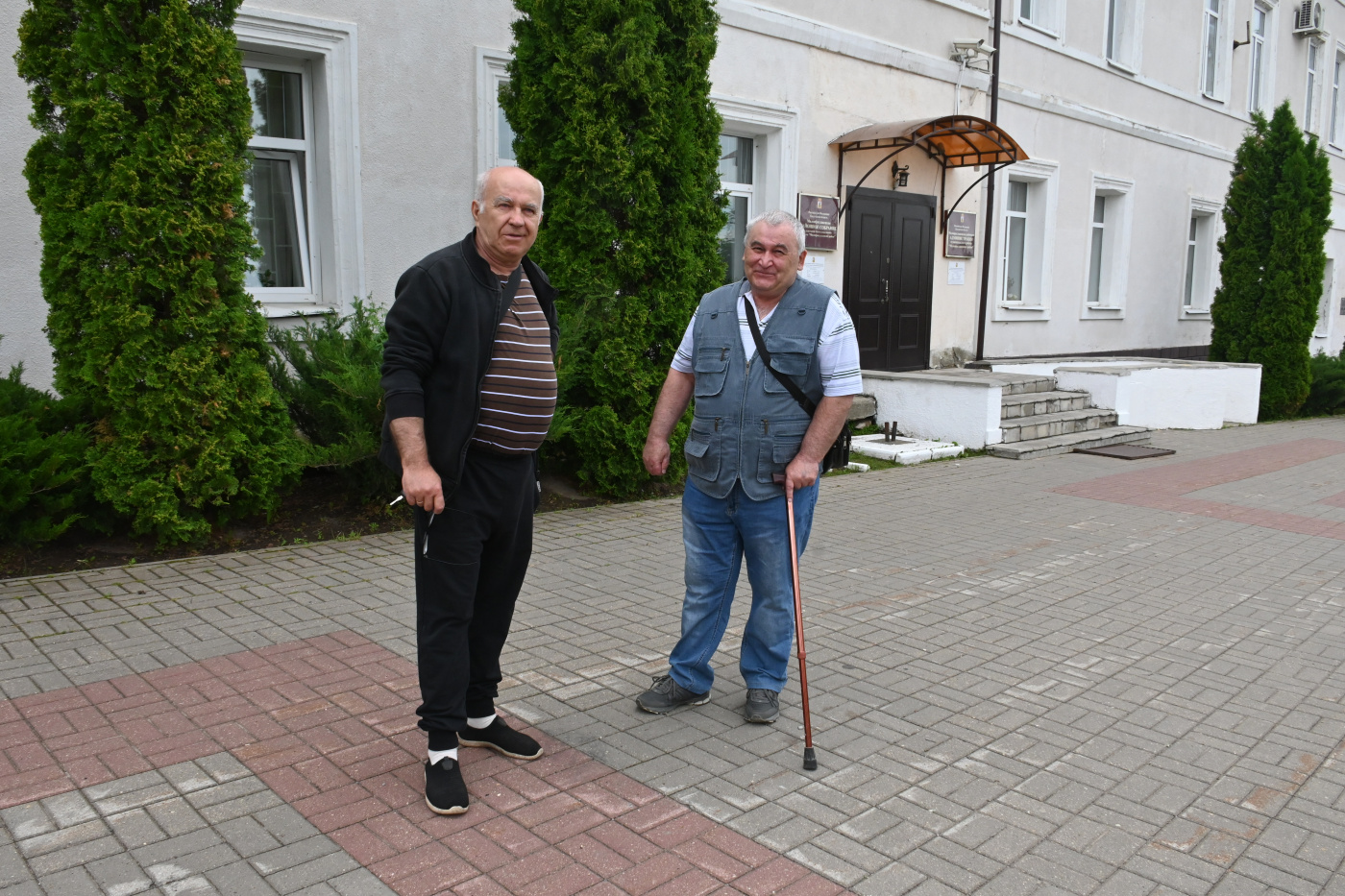 Жители дома на Кариже Виктор Аксёненков и Валерий Дымочка.JPG