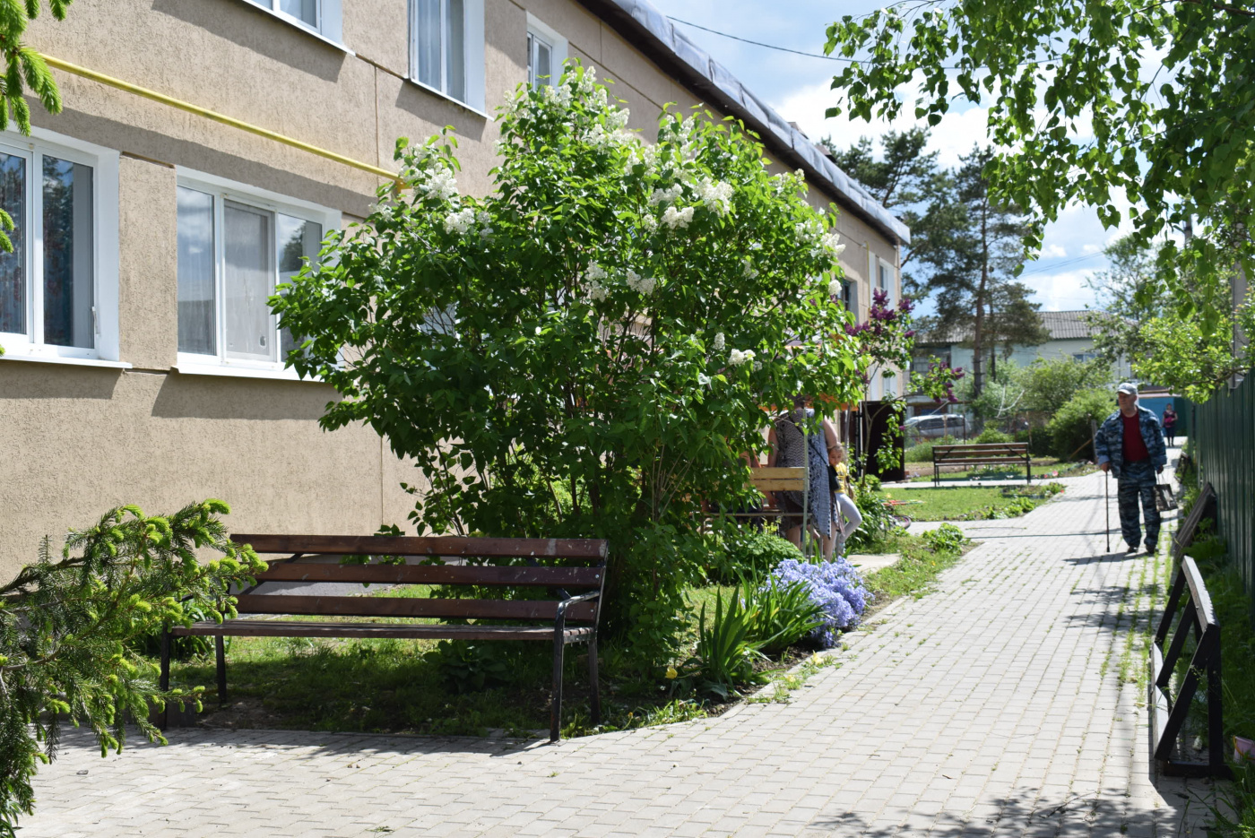 Строителей, 6 - благоустроенный двор.JPG