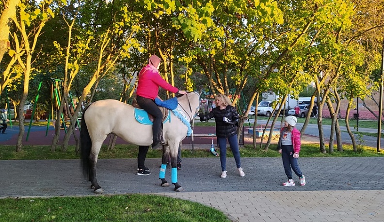В День микрорайона «Тайфун» в Калуге открыли реконструированный сквер