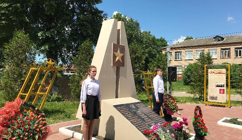 В деревне Кривское Боровского района открыли реконструированный сквер Победы 