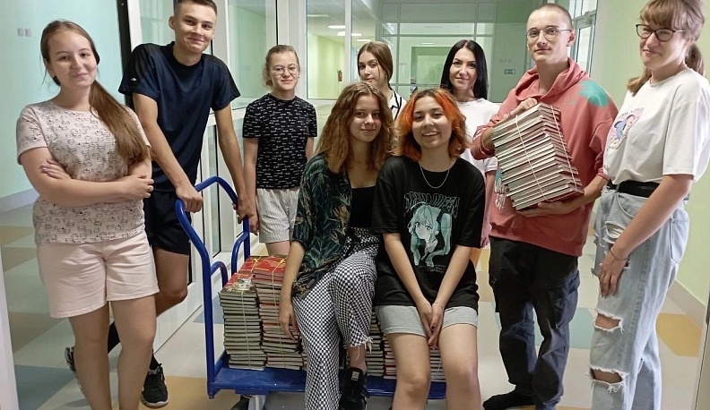 Калужане собрали учебники для школьников ЛНР