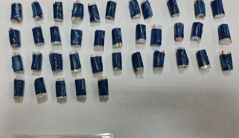 В Калуге полицейские задержали наркозакладчика