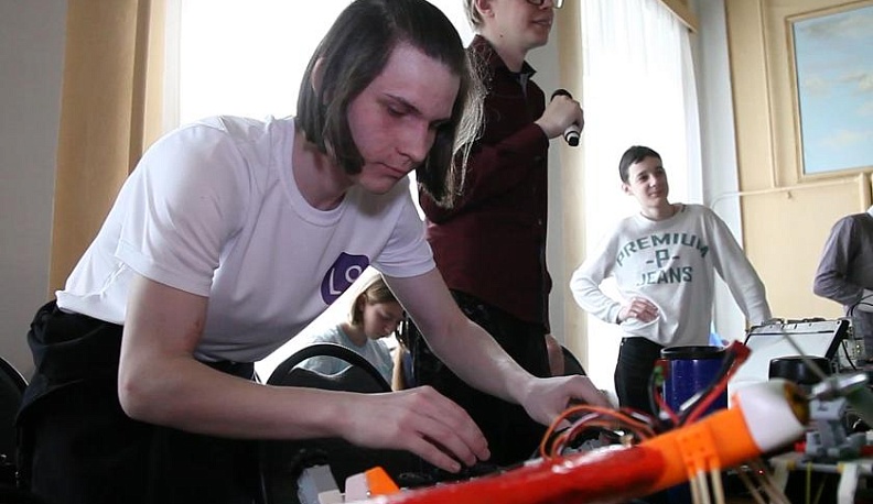 Юные техники представили свои работы на фестивале в Калуге. Видео