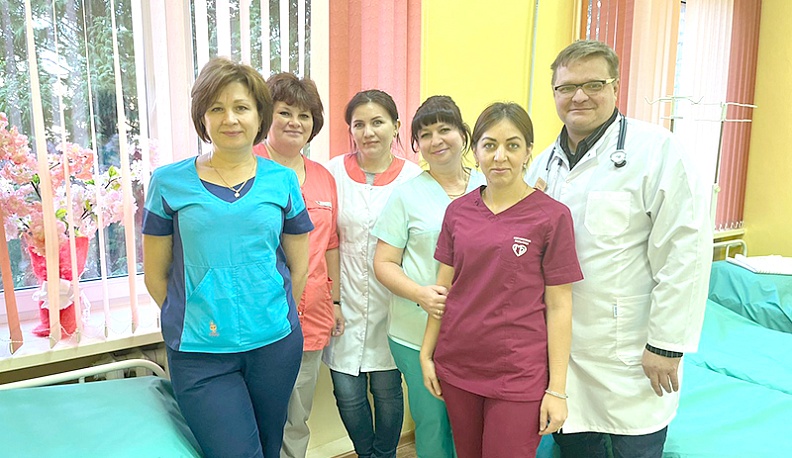 Павел Константинович говорит, что именно медсестры – его опора, без них оказывать медицинскую помощь на должном уровне было бы трудно и с потоком пациентов просто не справиться.