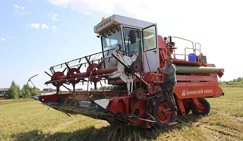 В Тарусском районе убрано почти 40 процентов урожая зерновых