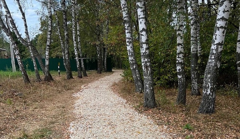 В Ферзикове отремонтировали детскую площадку в парке "Дубки" и пешеходные зоны