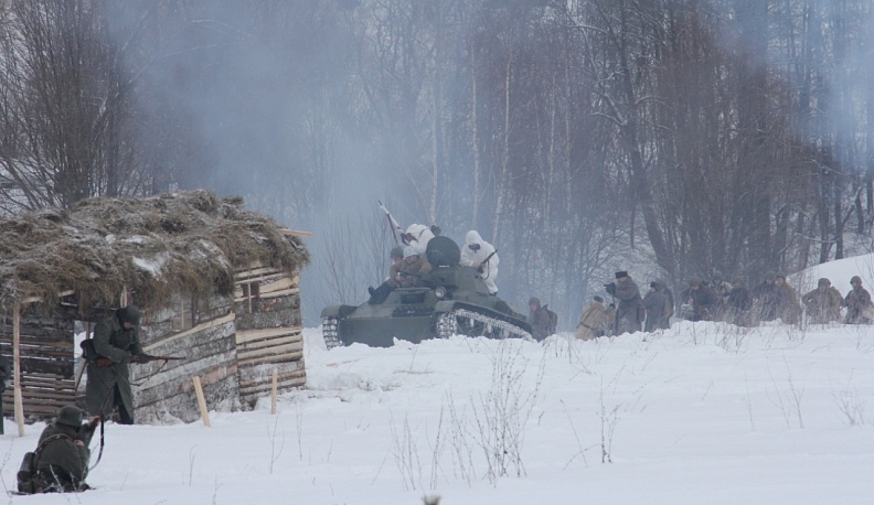 В Думиничском районе реконструкторы вспомнили подвиг чекистов-лыжников
