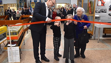 В Людинове пяти отцам участников СВО вручили медали «Отец солдата»