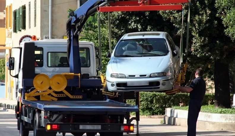 В Калуге эвакуируют брошенные автомобили с девяти улиц 7 октября