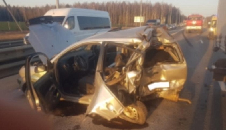 На Киевской трассе фура снесла "Форд" 