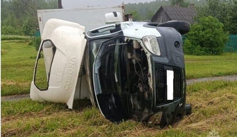 Человек пострадал при столкновении иномарка с «ГАЗелью» в Калужской области