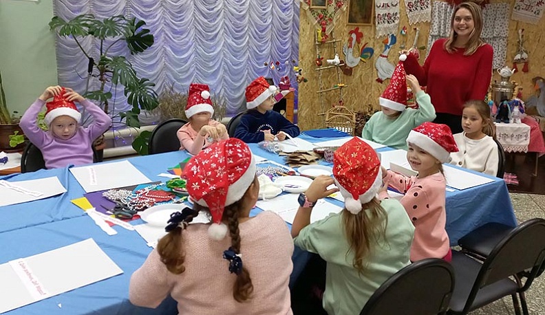 В День рождения Деда Мороза в Тарусе делали поздравительные открытки