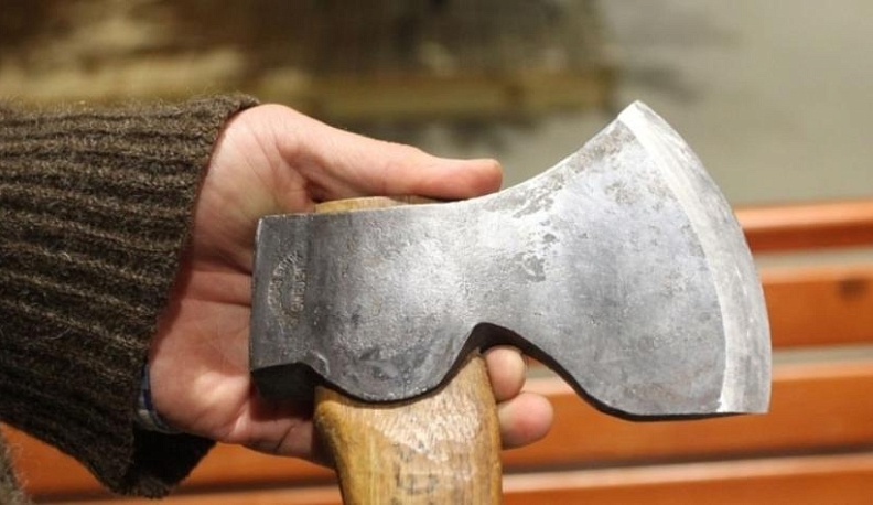 Отчим убил пасынка топором в Кировском районе