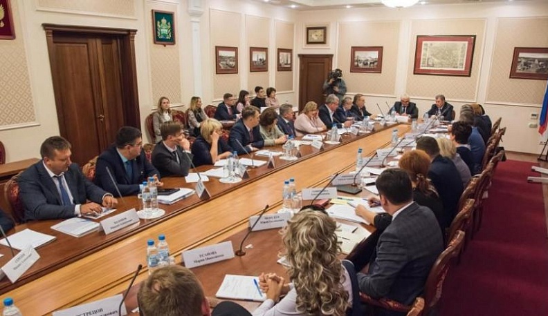 Анатолий Артамонов призвал главврачей активнее участвовать в модернизации первичного звена