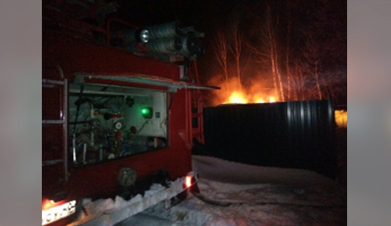 Дом сгорел в боровских Деревеньках