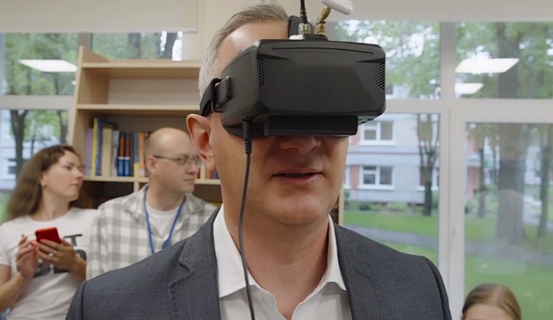 Владислав Шапша попробовал пилотировать дрон