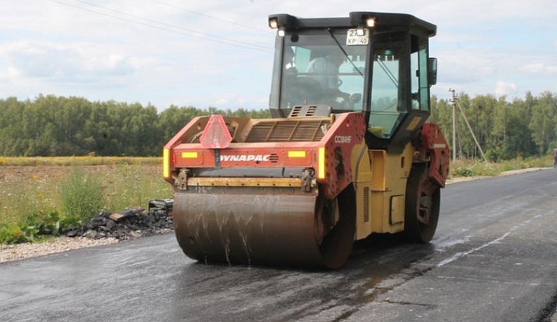 В Тарусском районе завершается строительство стратегически важной дороги на село Вознесенье