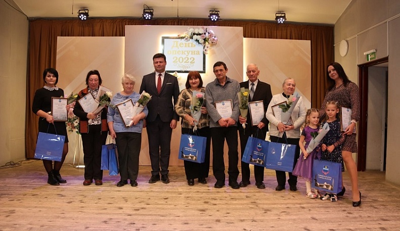 В Калуге поздравили приёмных родителей и опекунов с их праздником