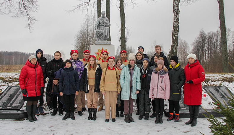 В Жиздринском районе почтили память Неизвестного солдата