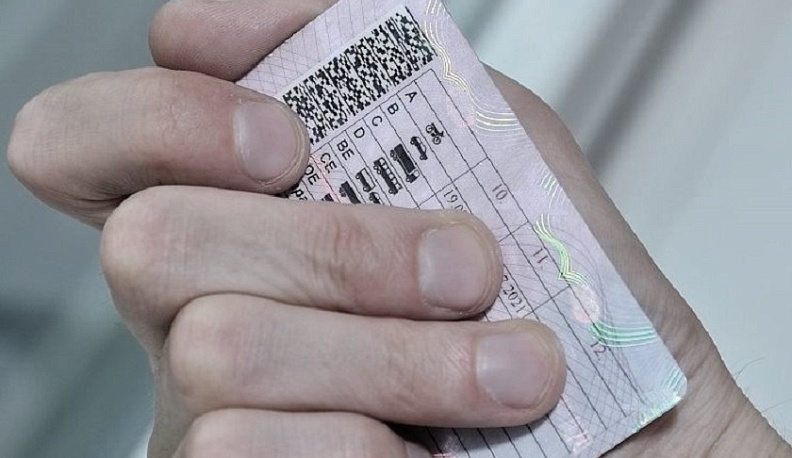 В Калуге поймали водителя с поддельными правами 